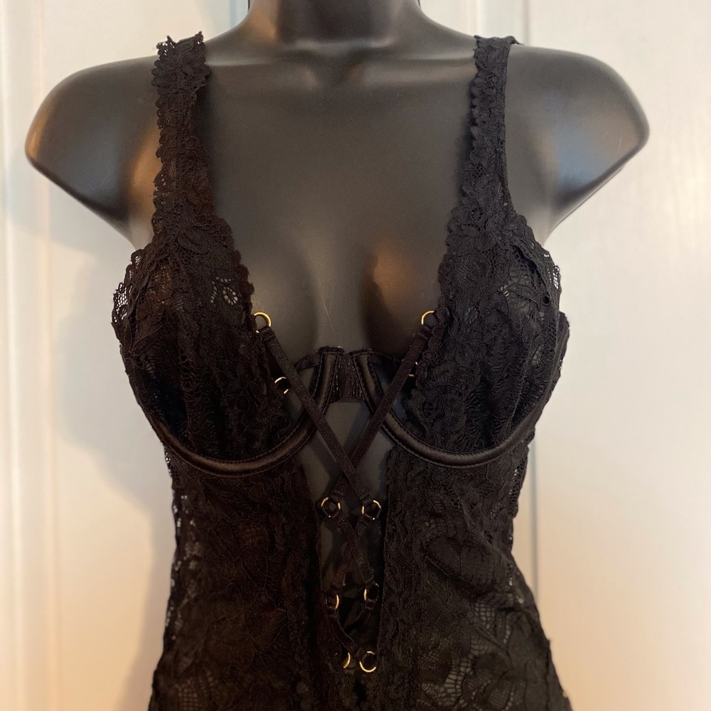 “FREDERICK’S OF HOLLYWOOD” Strappy Lace Teddy - Picture 5 of 16